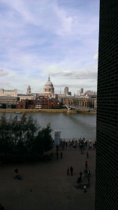 Uitzicht vanaf het Tate Modern op de Millennium Bridge en St.Paul 